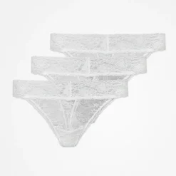Tangas aus Spitze