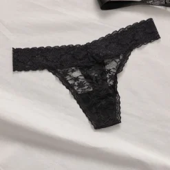 Tangas aus Spitze